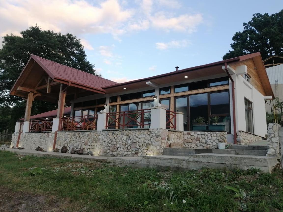 Belvedere Hotel Ambrolauri Exterior photo